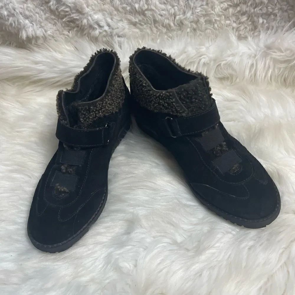 Stuart Weitzman Leather Black Suede ankle Boots with brown faux fur trim SZ7